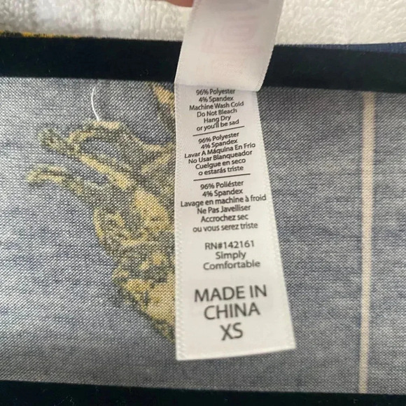 NWT Navy Yellow Fox Arrows LuLaRoe XS Classic Tee Shirt Comfy Stretch - Picture 8 of 10